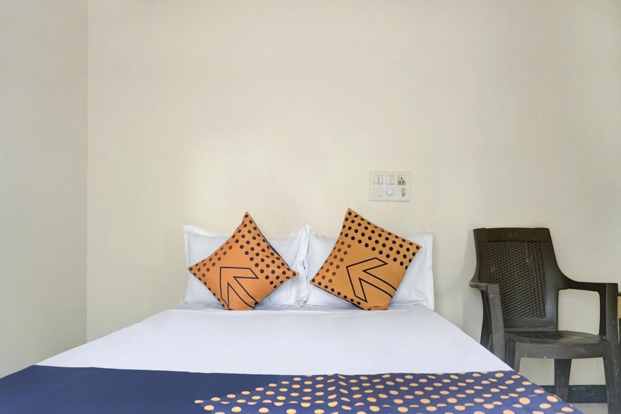 SPOT ON 74501 Hotel Supriya Garden Vagholi Exterior foto